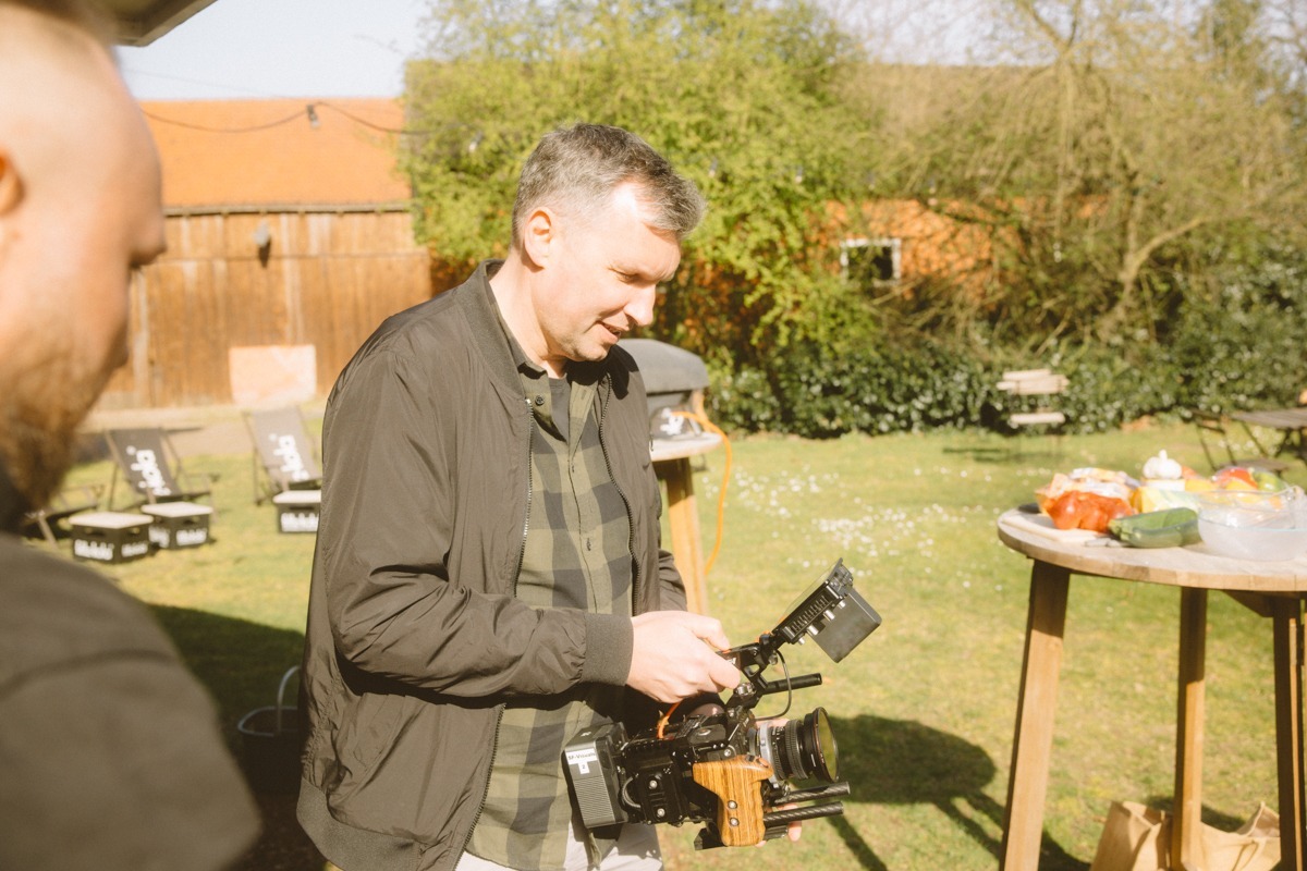 Video Marketing für Unternehmen 2 CL Marketing outdoor Farbe 72